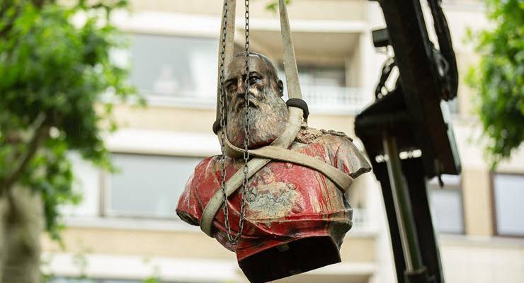 king leopold II bust covered in red paint