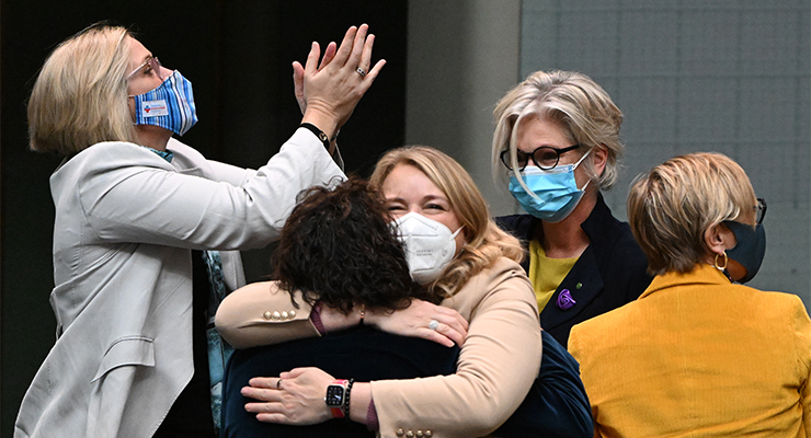 Kylea Tink hugs Monique Ryan at Parliament House (Image: AAP/Mick Tsikas)