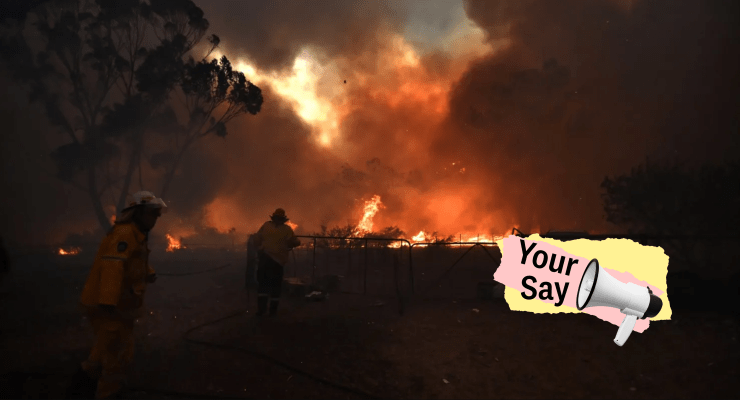 Fire rages near the town of Tahmoor in NSW in 2019 (Image: AAP/Private Media)
