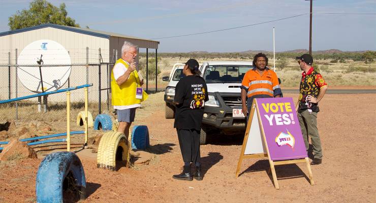 An AEC official speaks to a volunteer about Yes signs in Yuelamu (Image: Julia Bergin/Private Media)