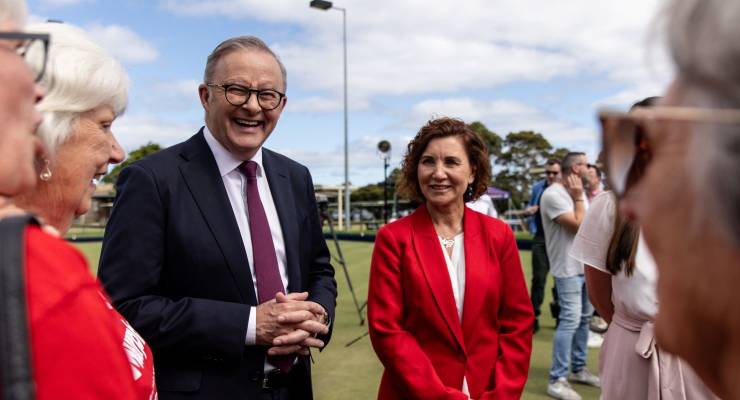 Prime Minister Anthony Albanese and Candidate for Dunkley Jodie Belyea (Image: AAP/Diego Fedele)