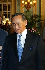 Bhumibol_2003