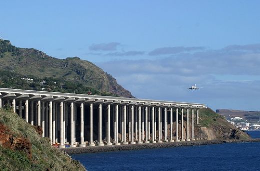 The Madeira airport solution to uneven terrain and other problems, image Wikipedia