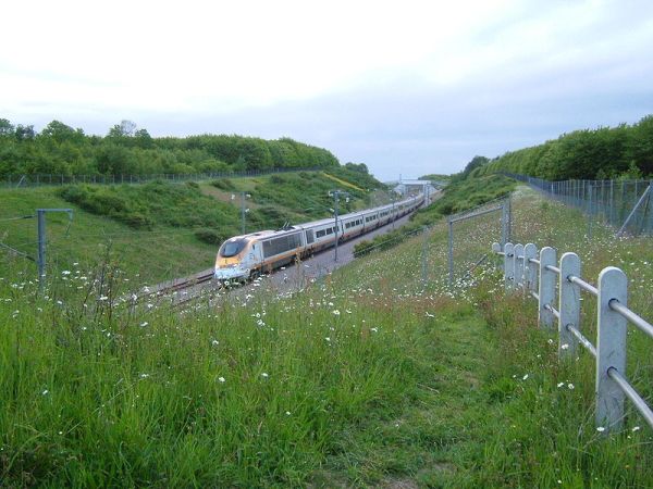 Eurostar in an English cutting, made for the new high speed line